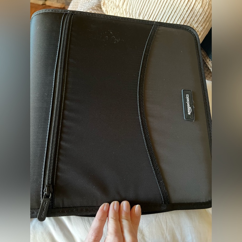 Binder that zips. Built in dividers. Tons of storage. Carrying handle. 3 ring.